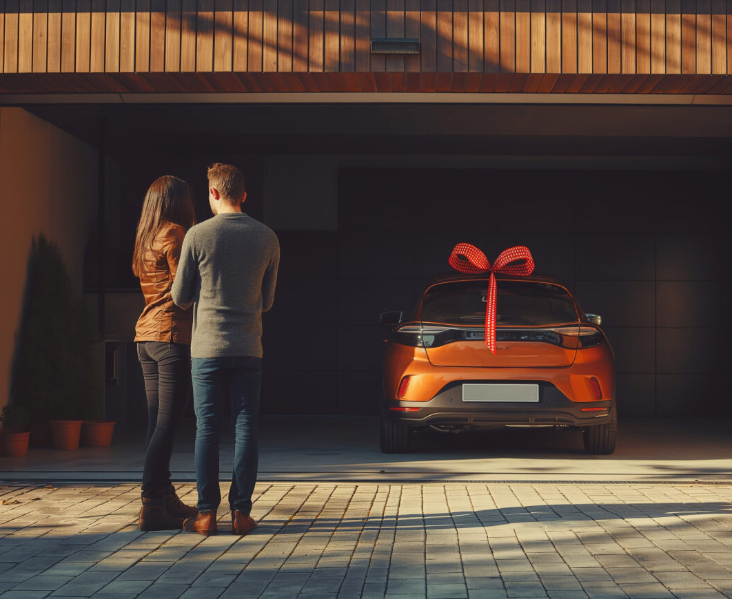 Mann sitzt auf einem Stuhl